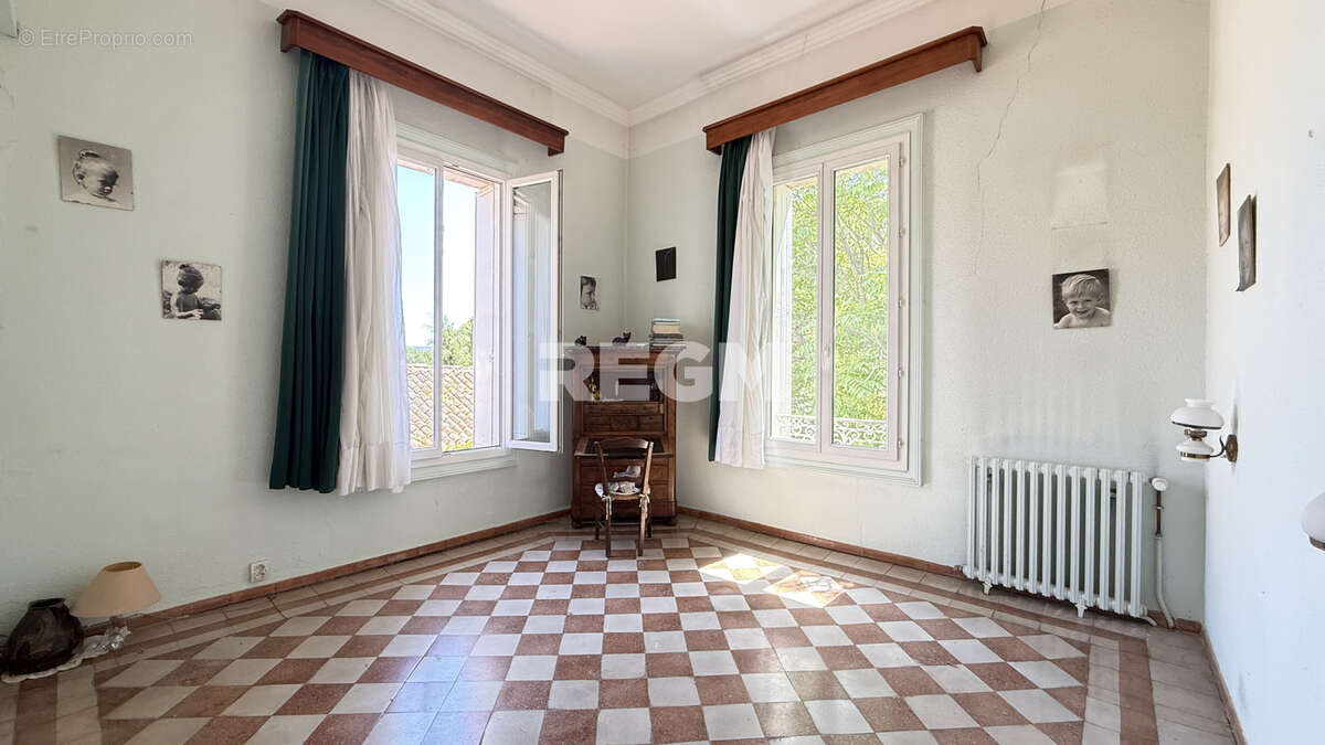 Maison à MONTBAZIN