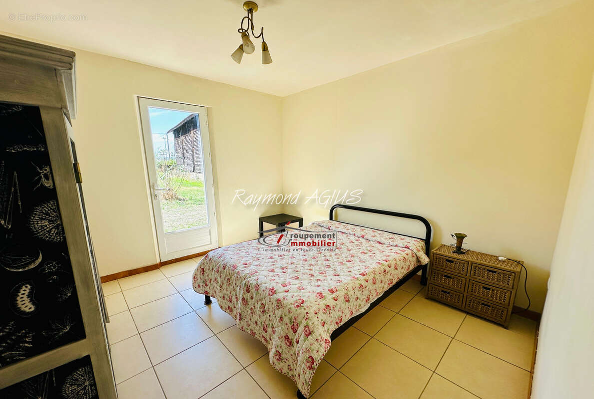 Charmant maison traditionnel en pierre de plain pied avec 2 chambres, 3 grandes granges et 1,7 ha de terrain e - photo 13