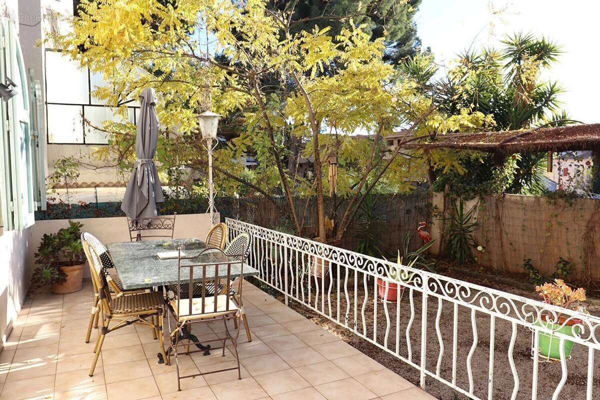 Maison à SAINT-CYR-SUR-MER