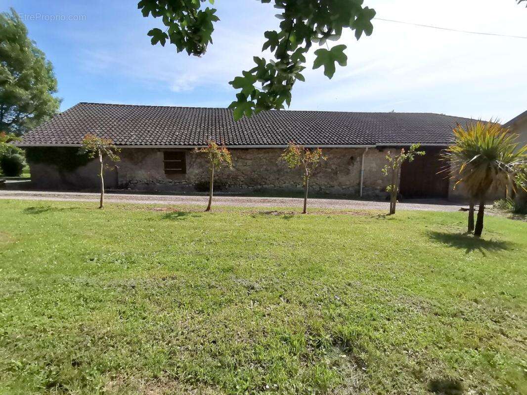 Maison à MONBAHUS