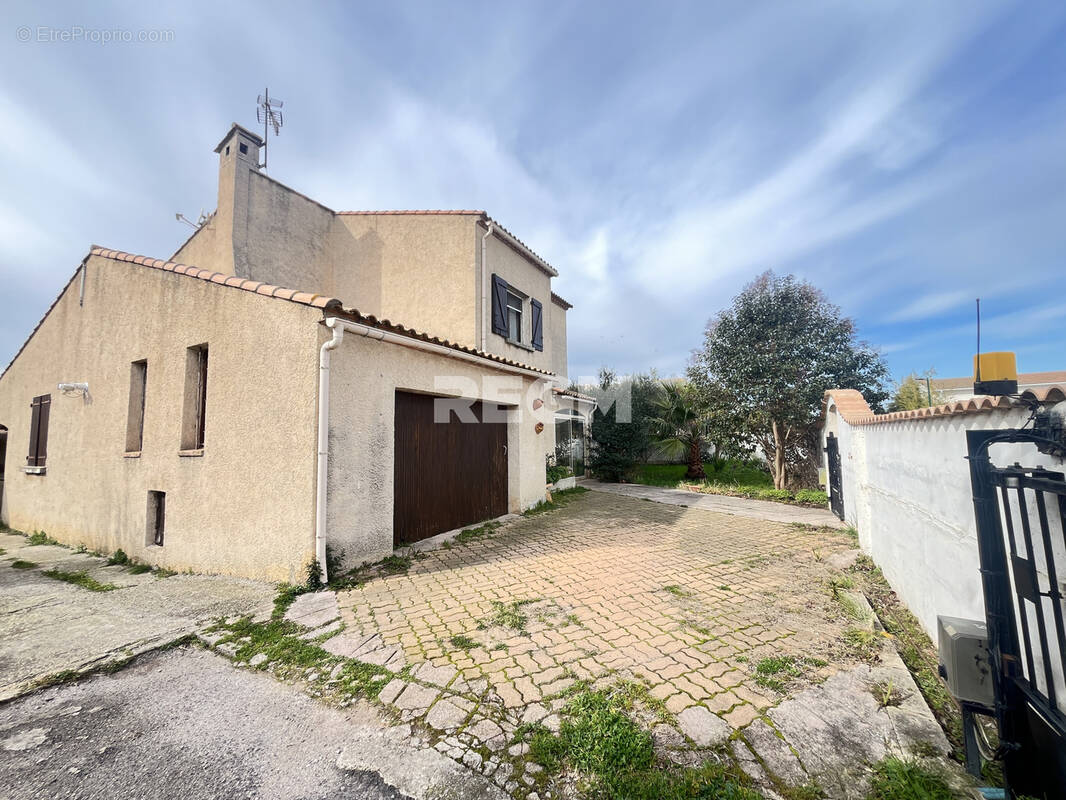 Maison à MAUGUIO