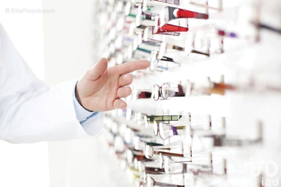 Photo 1 - Commerce à RONCQ