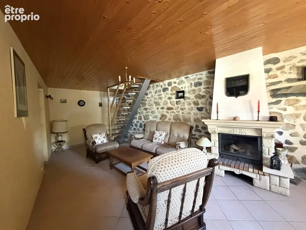 Maison à SAINT-JULIEN-CHAPTEUIL