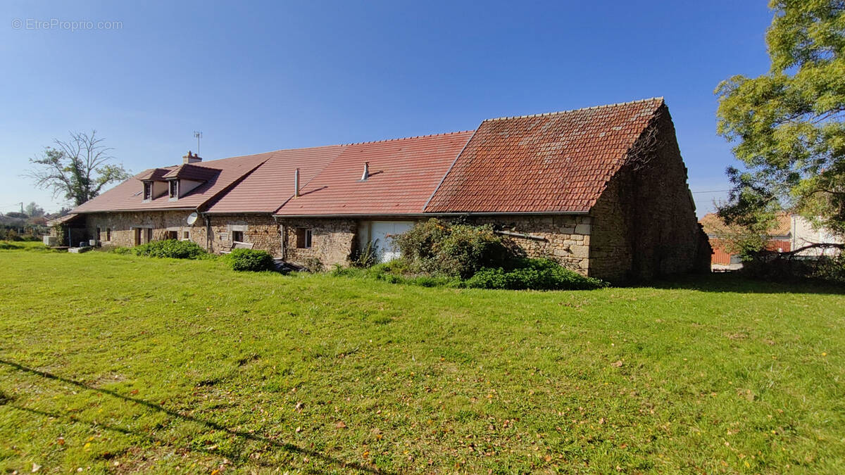 Maison à LONGECOURT-LES-CULETRE