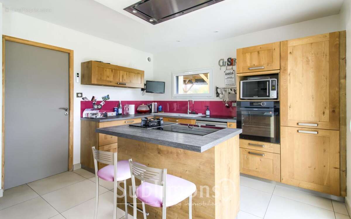 Maison à LE CELLIER