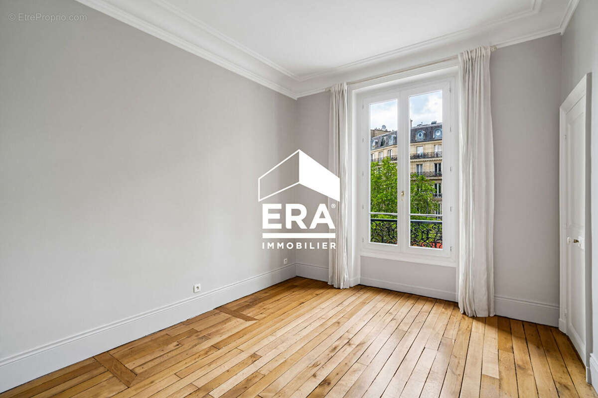 Appartement à PARIS-8E