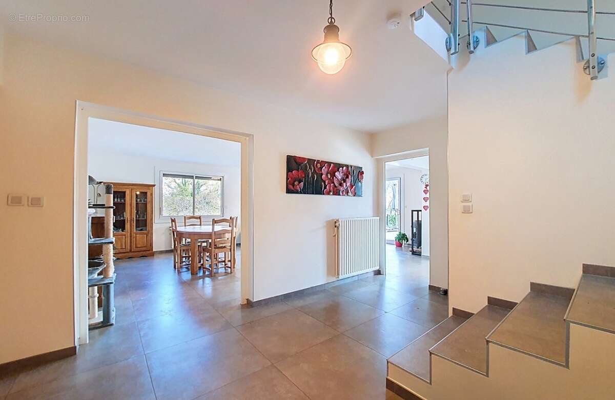 A 10min de CHAMBERY sur NOVALAISE Villa d’architecte 7 pièces de 220 m² plus T2 indépendant 50 m² sur plus de 1700m2– Idéal pour - photo 19