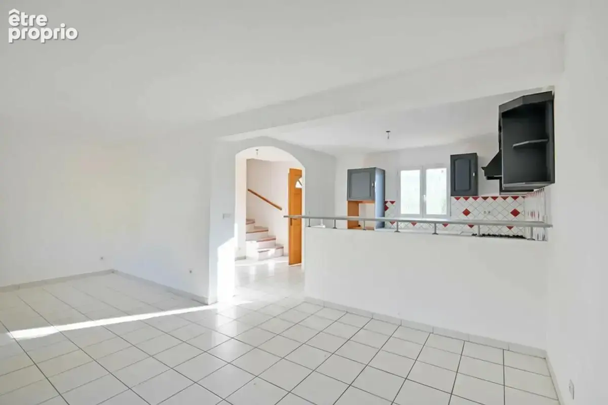 Maison à SAINT-JULIEN-LES-ROSIERS