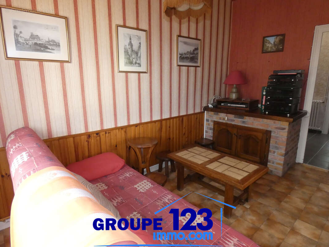 Auxerre - Maison de 81 m2 - T5 - photo 3