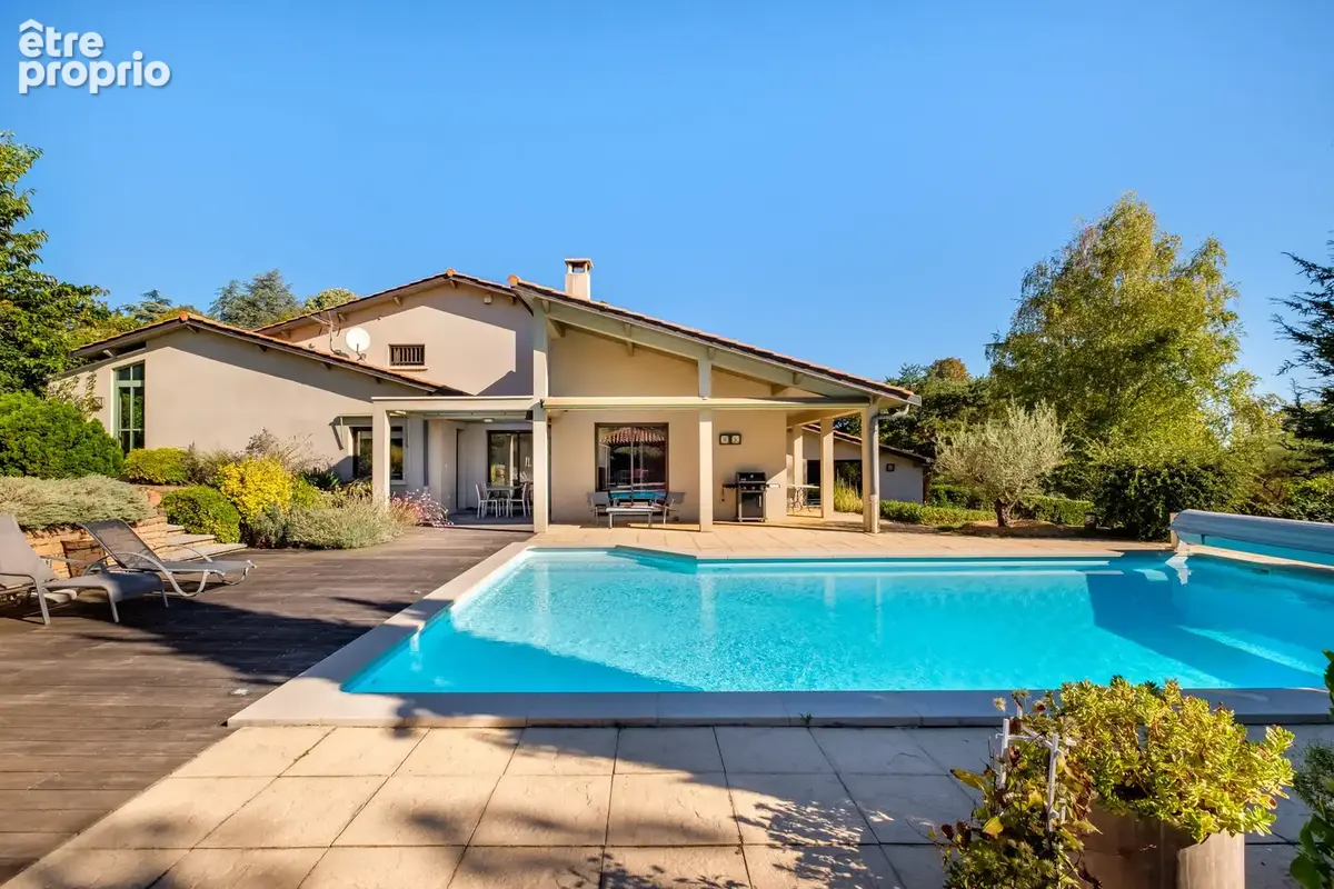 Haut de collonges - maison d architecte de 218m2 sur parc paysager de 2 620m2 avec piscine - photo 5