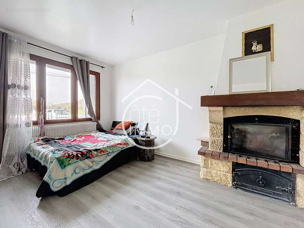 Maison à SAINT-MAGNE-DE-CASTILLON