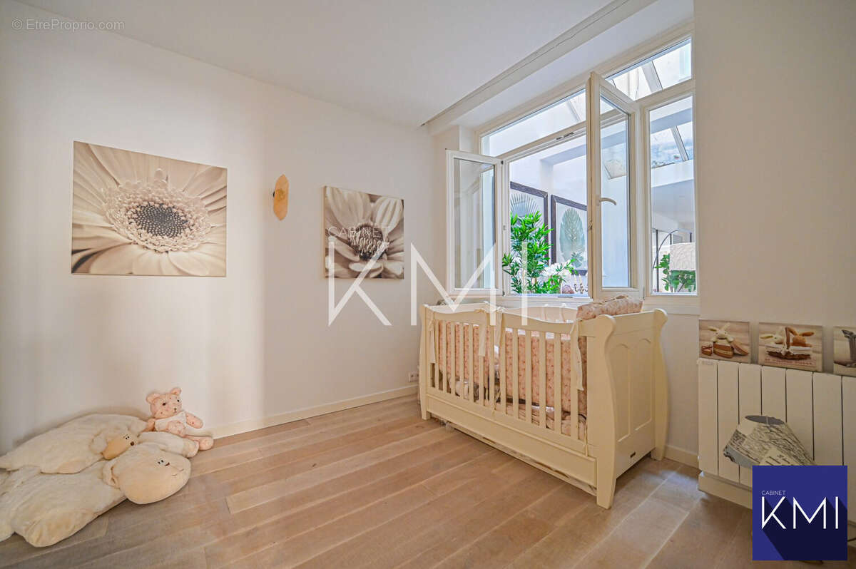 Appartement à PARIS-2E