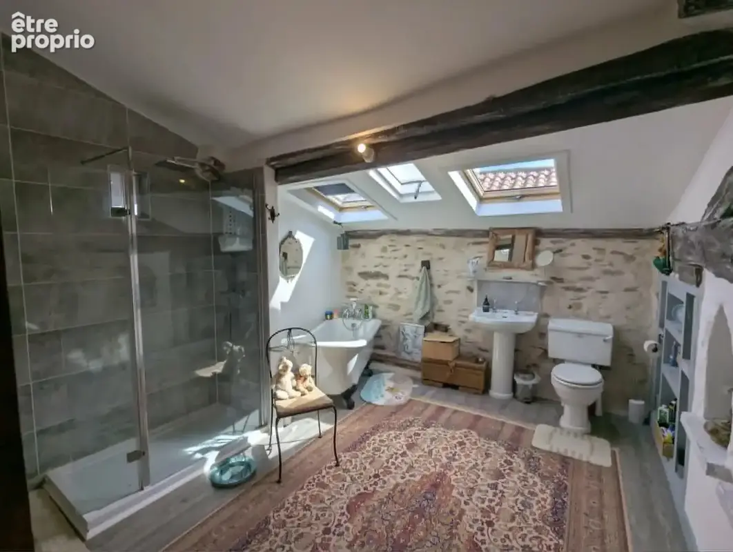 Maison spacieuse et pleine de caractère avec potentiel de gîte à Vouvant - photo 15