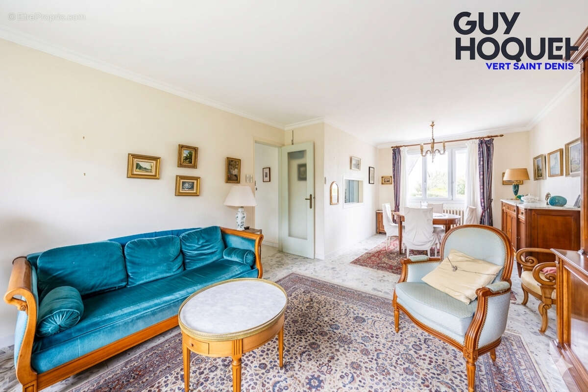 Maison à VERT-SAINT-DENIS