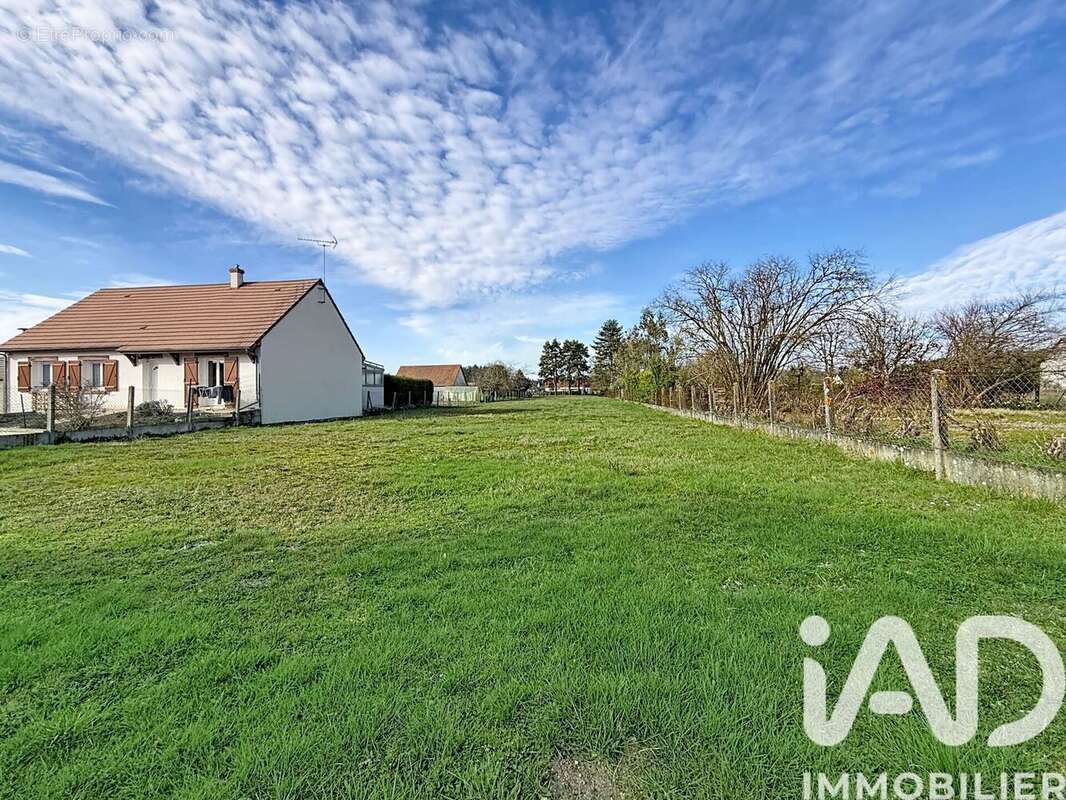 Photo 4 - Terrain à LES MONTILS