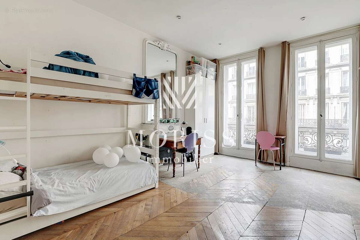 Appartement à PARIS-17E