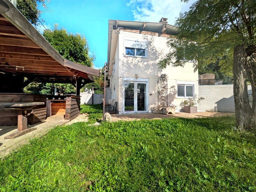 Maison à SAINT-GENIS-LAVAL