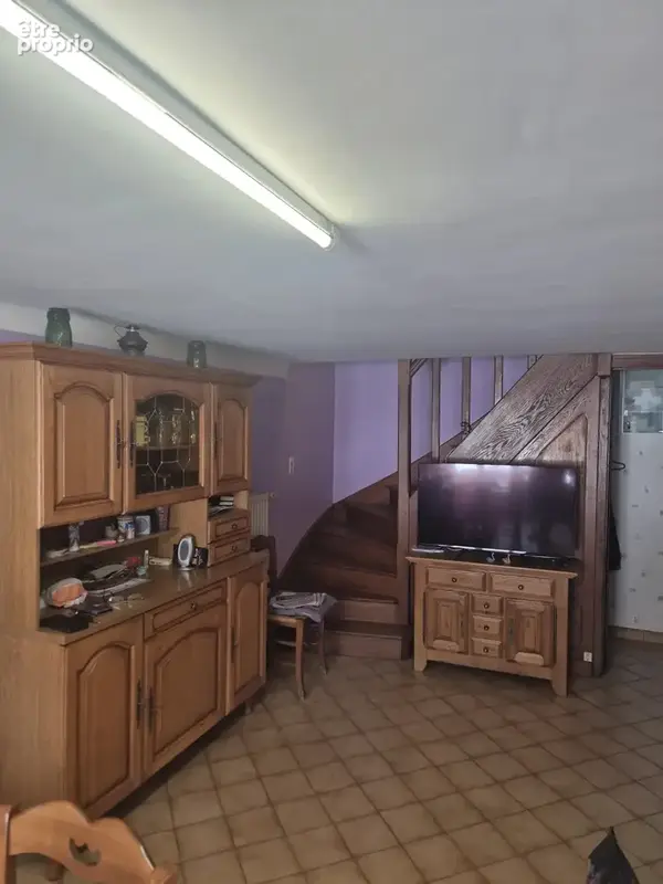 A VENDRE – Maison mitoyenne de 110 m² avec garage, dépendances, terrasse et jardin à Regney - photo 8