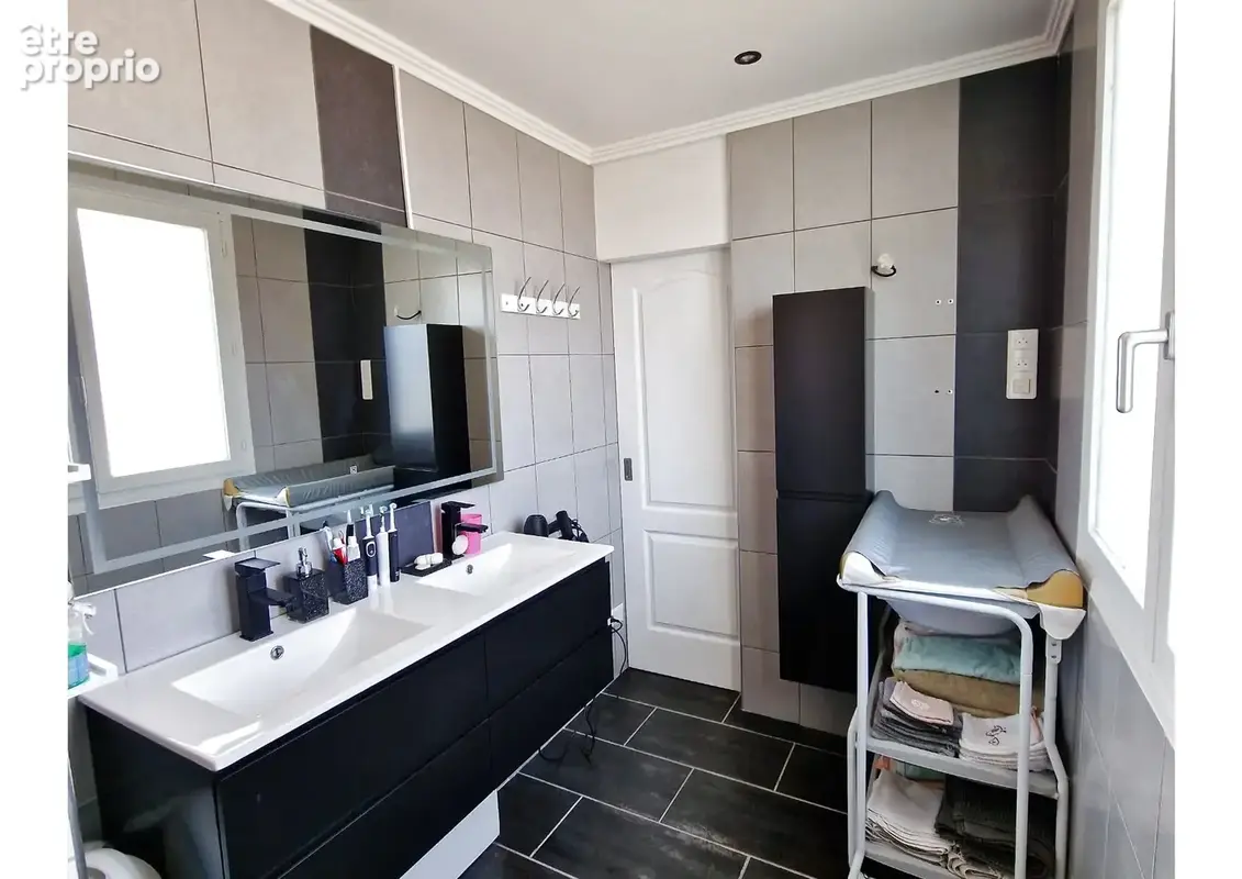Belle maison familiale avec extérieurs   le chambon-feugerolles - photo 7