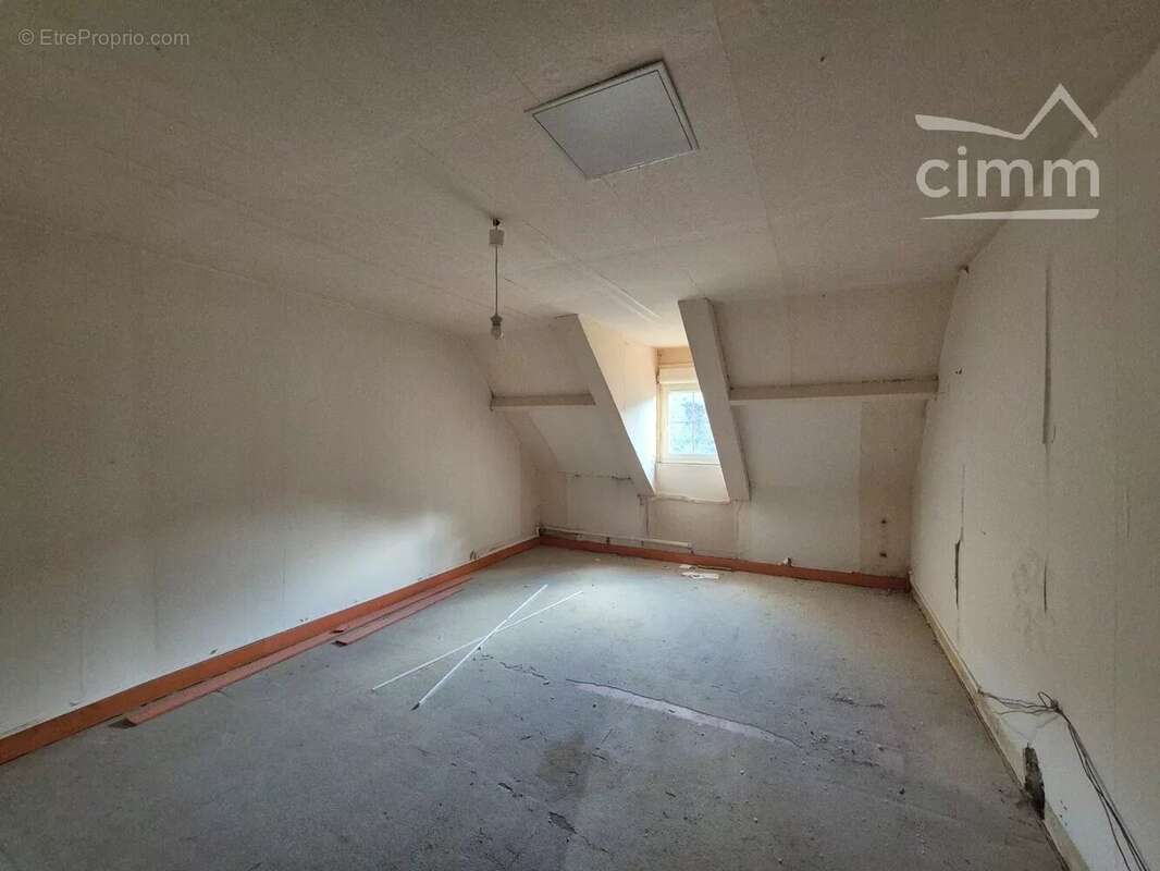 Maison de 290 m² avec 6 chambres, cave voûtée et double garage – Menars – Terrain 1 350 m² - photo 10