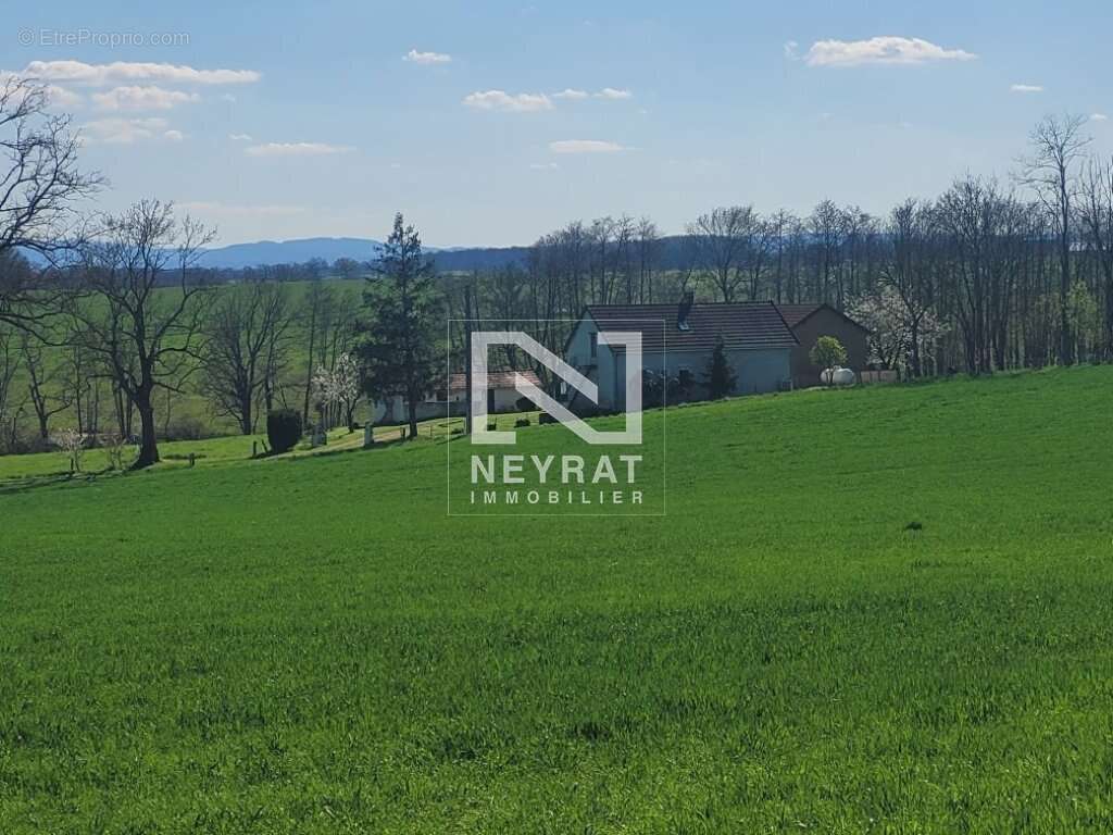 Maison à SAINT-LEGER-SUR-VOUZANCE