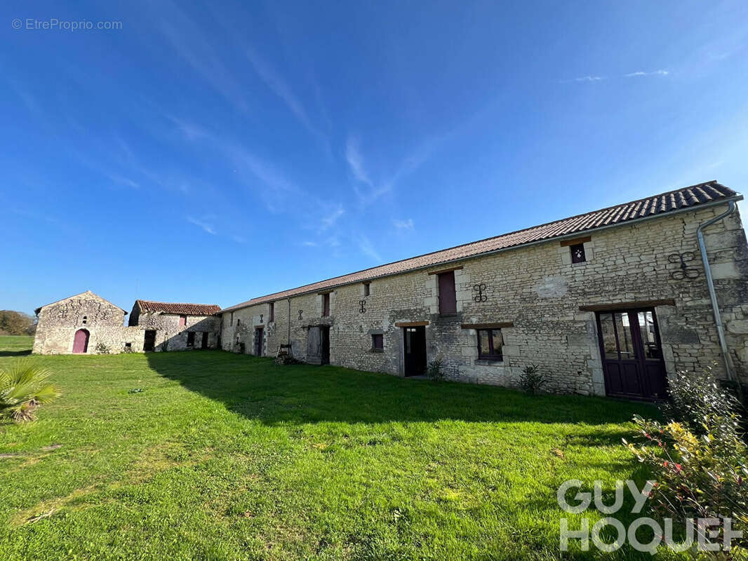 Maison à SAVIGNY-SOUS-FAYE