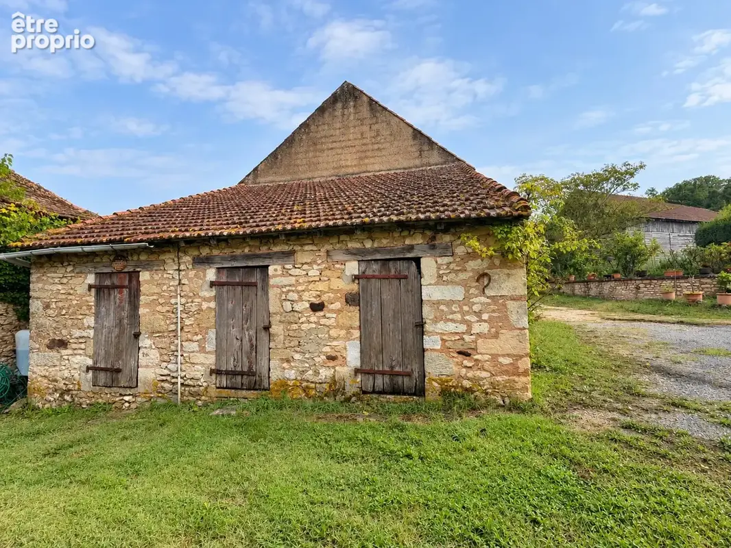 Propriété agricole d'environ 28 hectares avec noyeraie, 2 sources et  nombreuses dépendances   Périgord Noir - photo 6