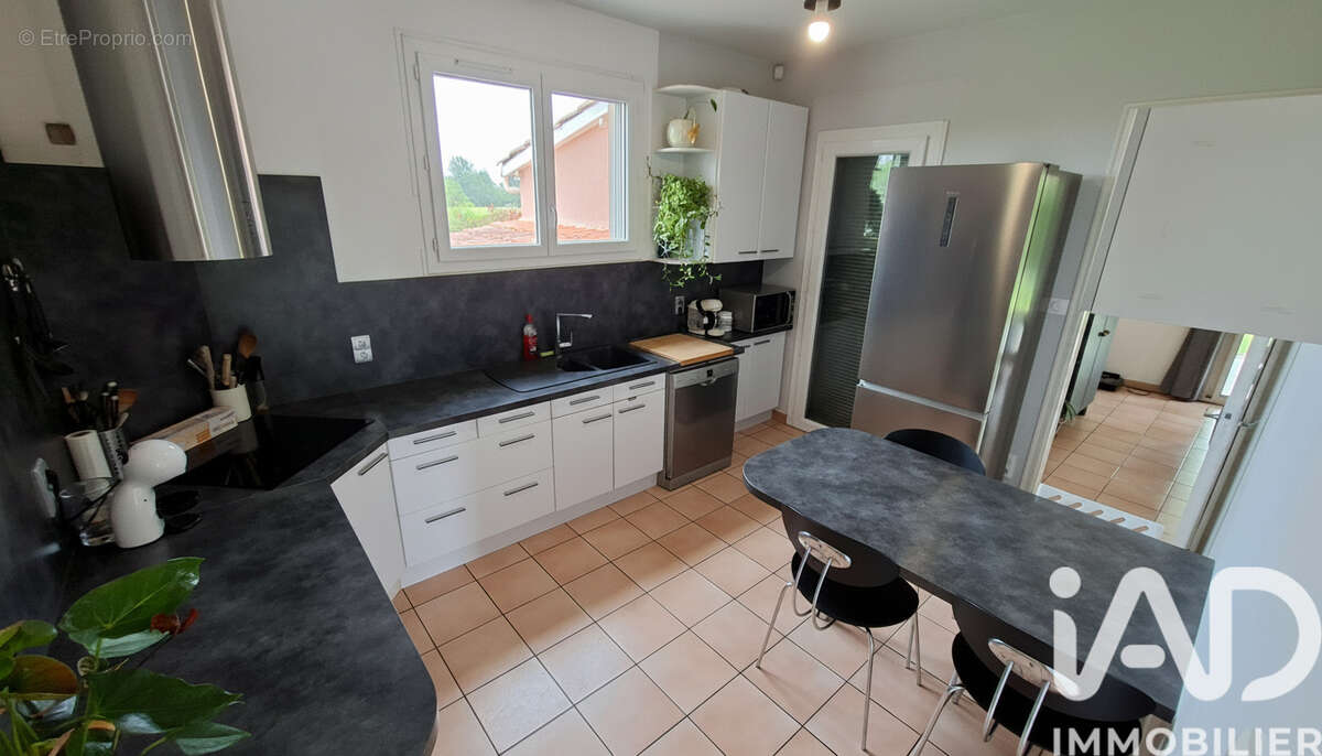 Maison 131 m² à Saint-Etienne-De-Tulmont  - photo 6