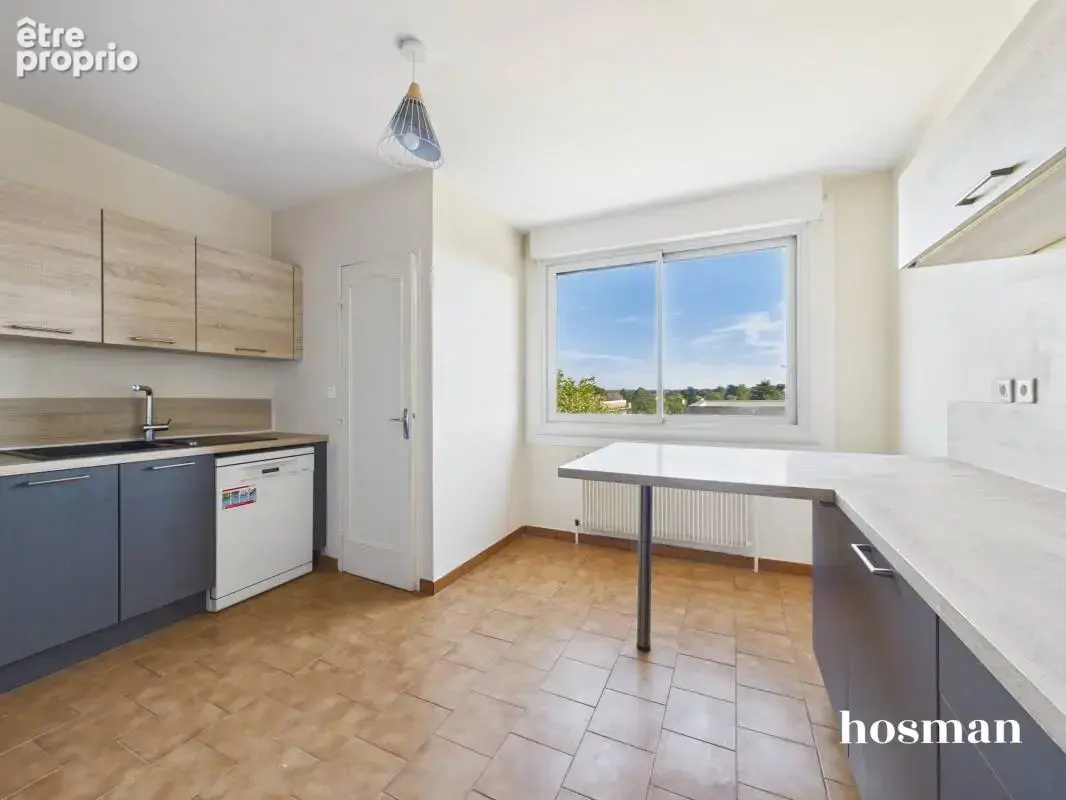 Appartement 5 pièces de 106 m² avec balcon et parking - Avenue Général de Gaulle, Caluire-et-Cuire - photo 5