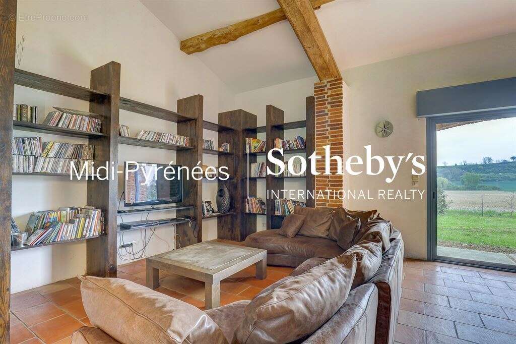 Maison à SAINT-PIERRE-DE-LAGES