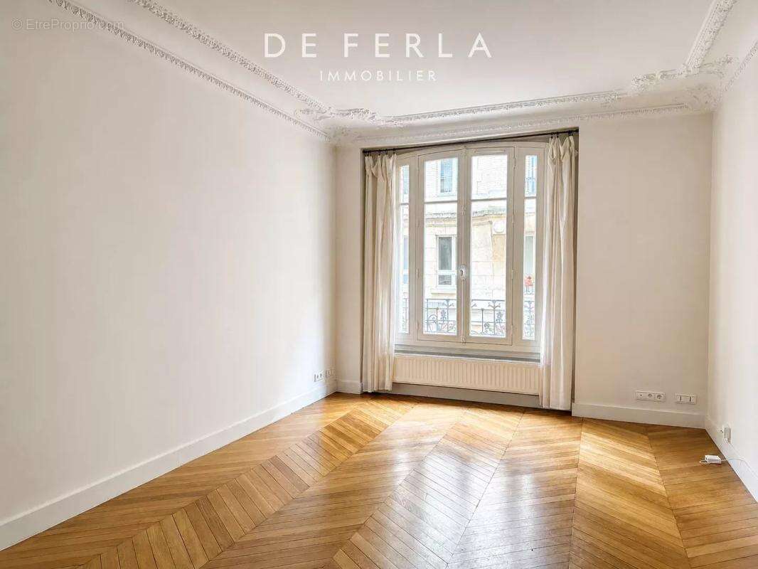 Appartement à PARIS-14E
