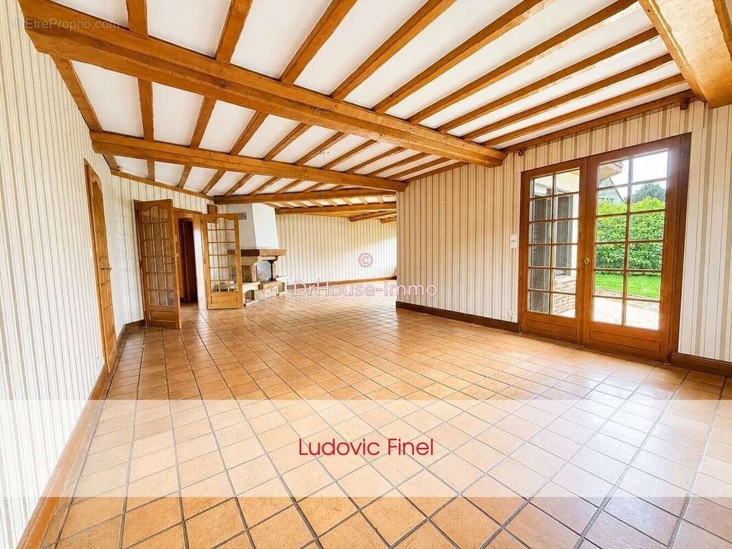 Maison 218 m² à Saint-Martin-De-Fontenay  - photo 27