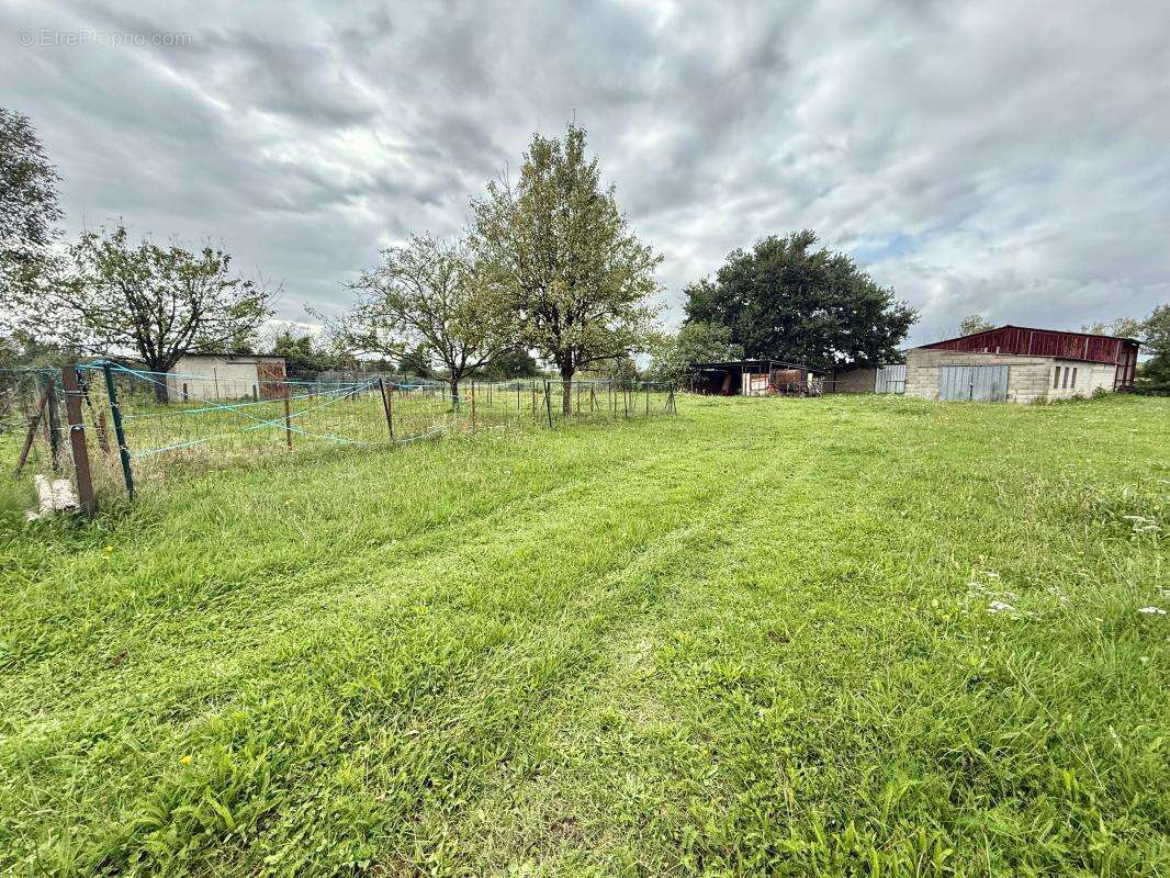 Terrain à PERRIGNY-SUR-L'OGNON