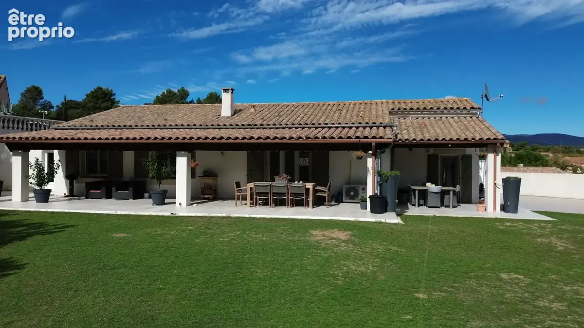 Superbe villa avec piscine et vue imprenable sur le village - photo 7