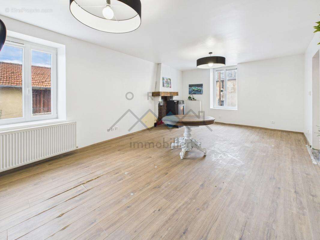 Maison à VILLECEY-SUR-MAD