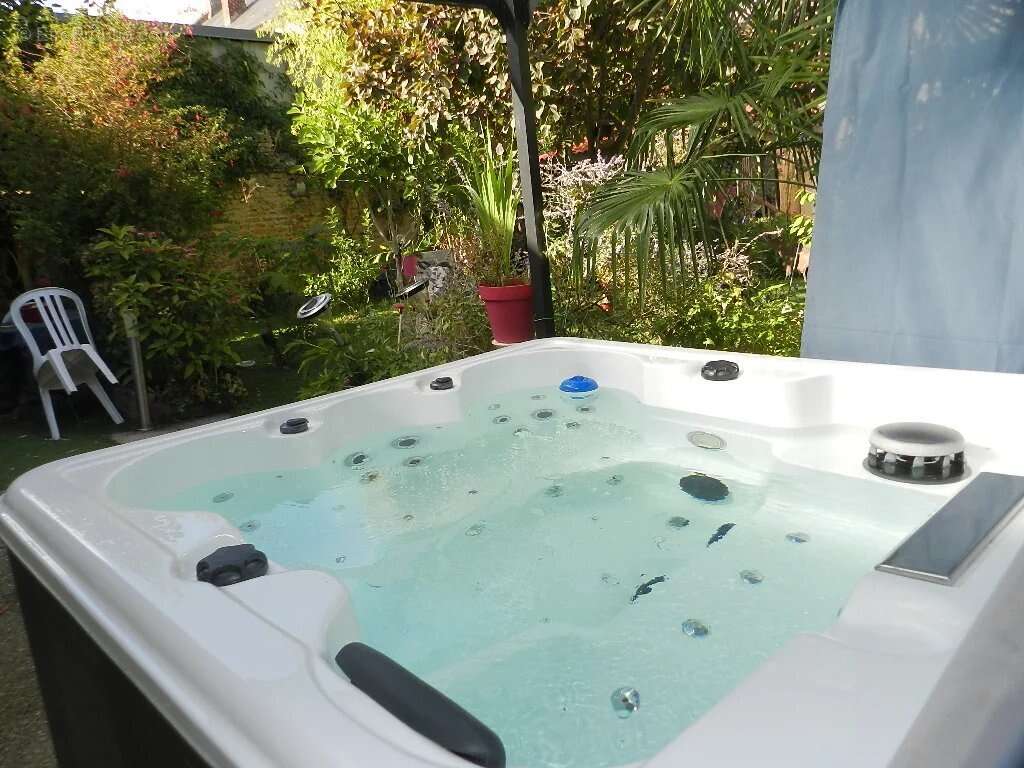 Centre ville, maison entierement restauree avec garage, jardin et jacuzzi. - photo 30