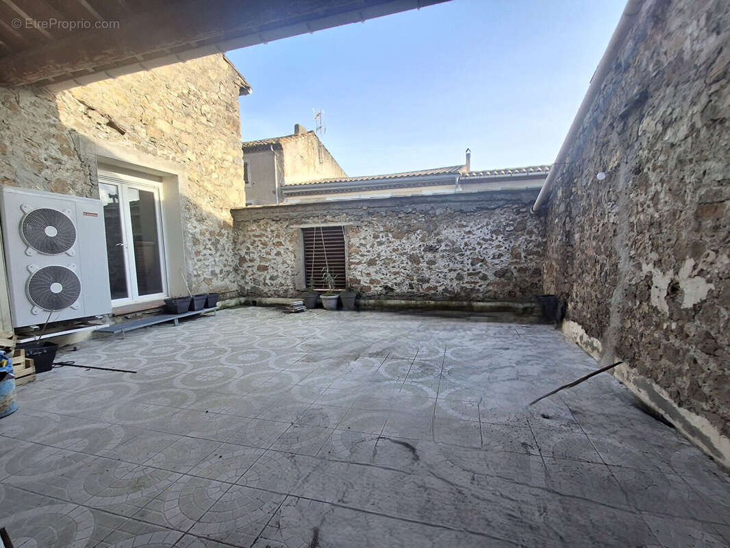 Maison à VILLESEQUE-DES-CORBIERES