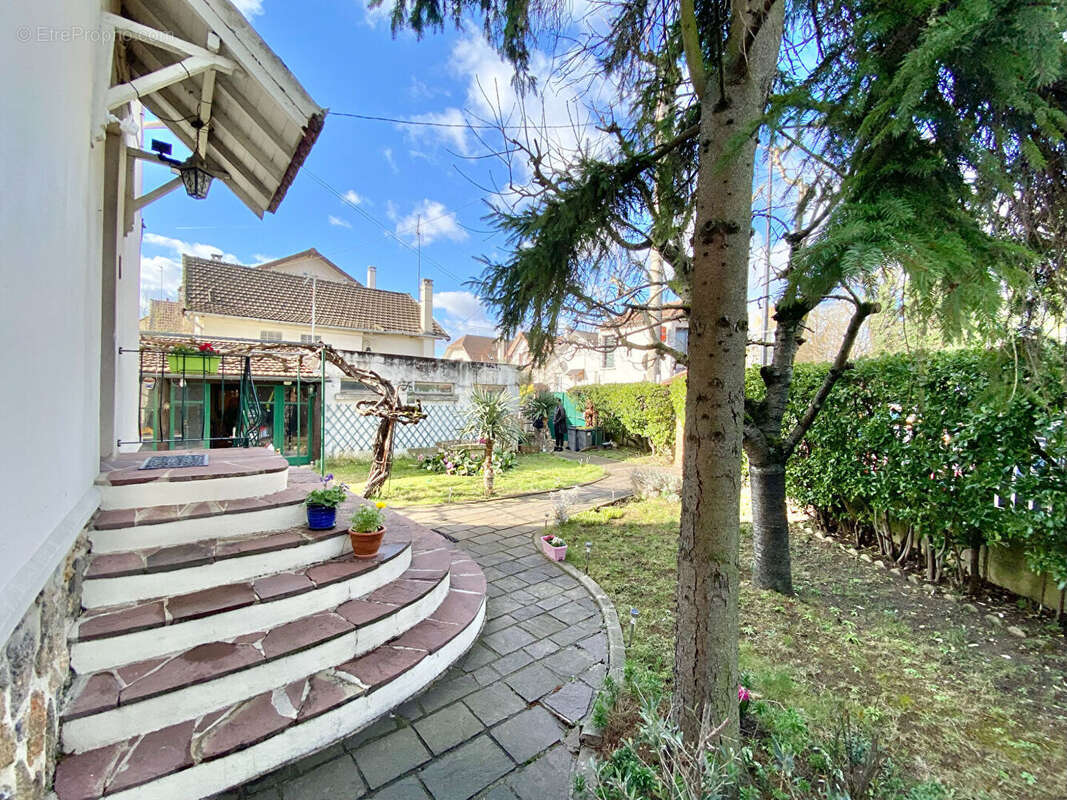 Maison à SARTROUVILLE