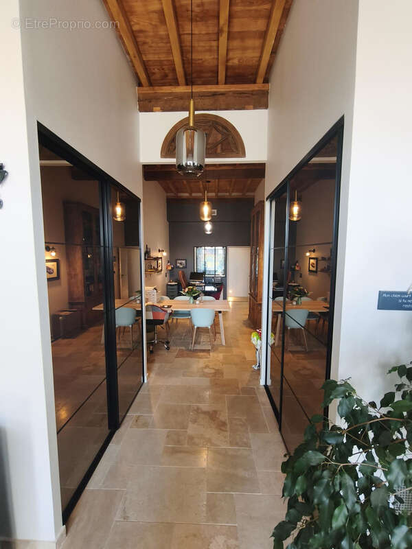Propriété entièrement rénovée de 323 m2 avec piscine et dépendances - photo 19