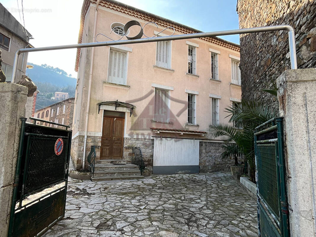 Maison à MOLIERES-SUR-CEZE