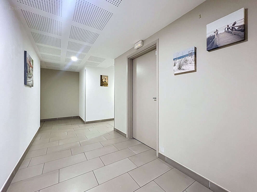 Appartement à Martigues - CENTRE VILLE -Type2 - Rue Kennedy - photo 9
