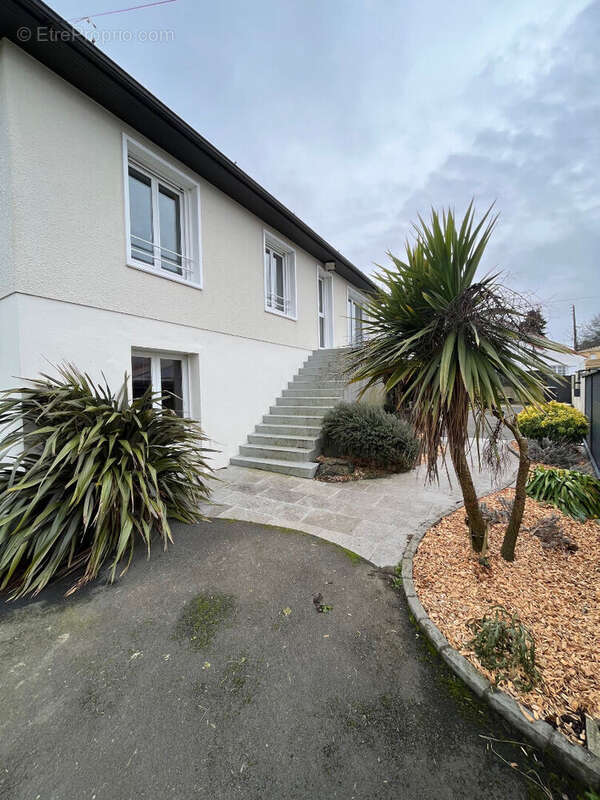 Maison à LA CHAPELLE-BASSE-MER