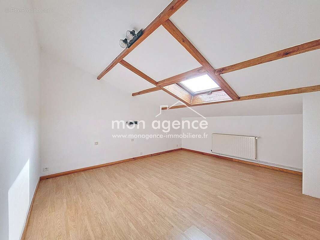 Maison à LA NEUVILLE-CHANT-D'OISEL