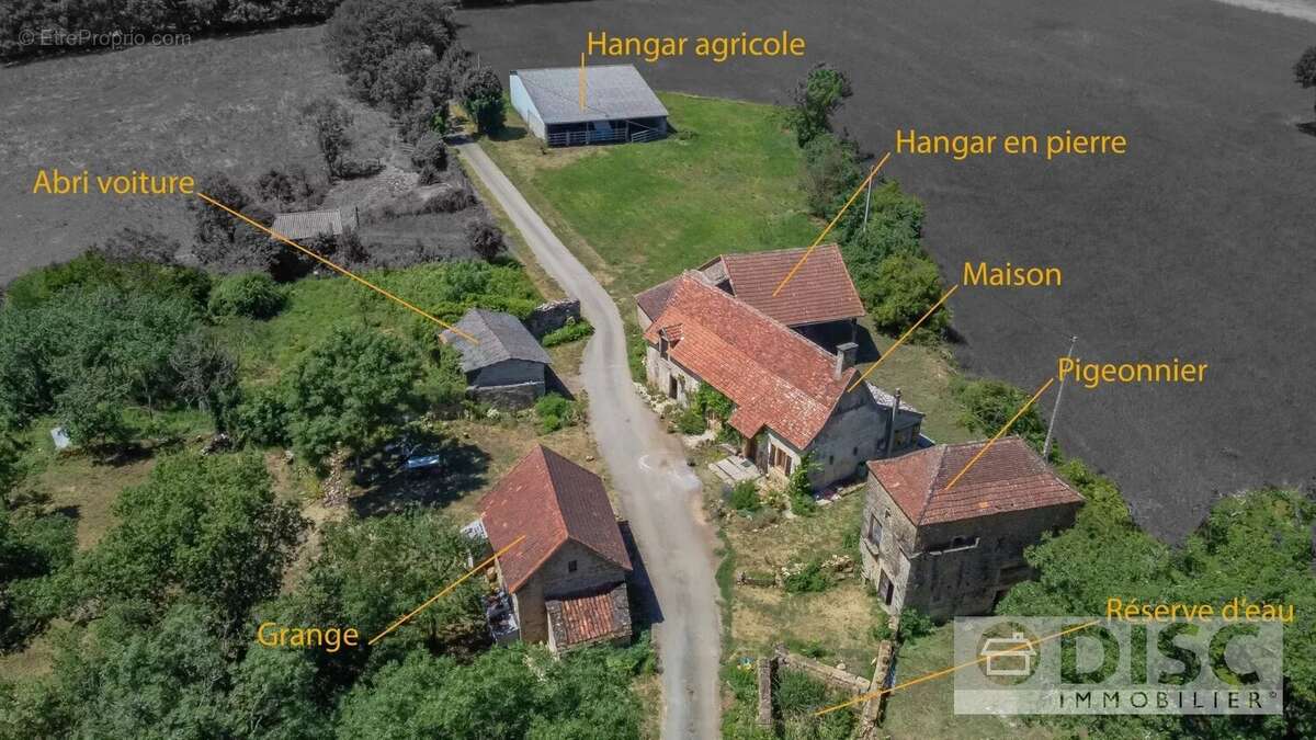 Charmant ensemble avec petite maison et dépendances. - photo 2