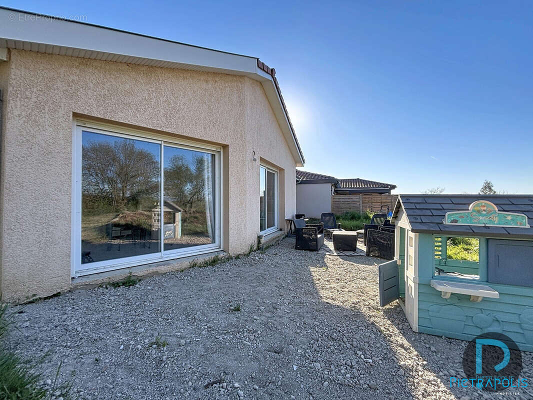 Maison à LA CHAPELLE-DE-GUINCHAY