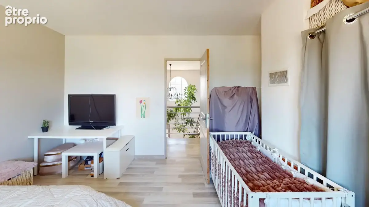 Maison familiale avec piscine, garage - photo 11