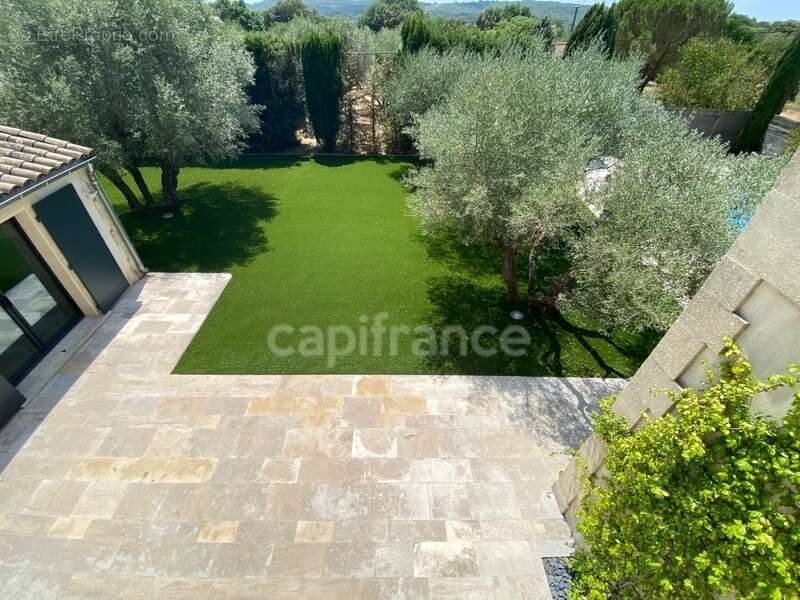 À SAINT MAXIMIN (30) Splendide propriété de 280 m², à 5 min d’Uzès proche de toutes commodités, sur un terrain clos et arboré d’ - photo 17