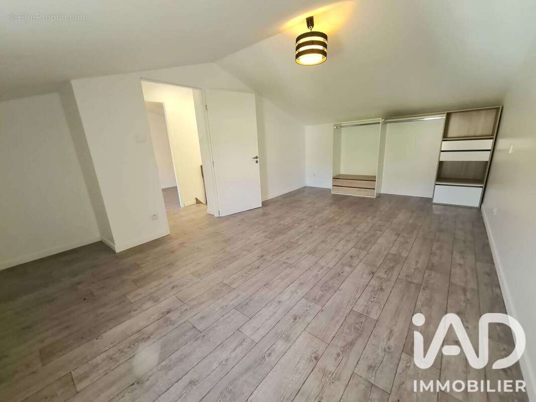 Maison 121 m² à La Ville-Dieu-Du-Temple  - photo 6