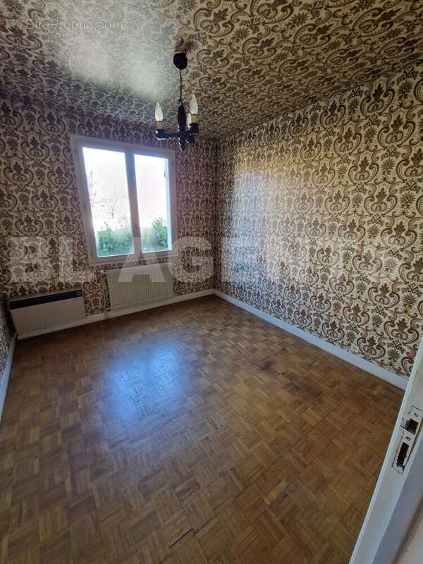 9 - Maison à MAUROUX