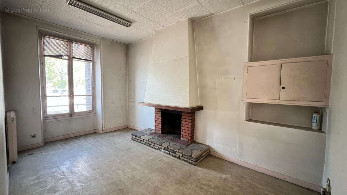 Rez-de-Chaussée avec accès indépendant   idéal habitation ou activité   63 m2 à aménager - photo 2
